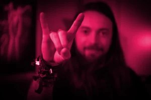 Rogata ręka - metalowy gest